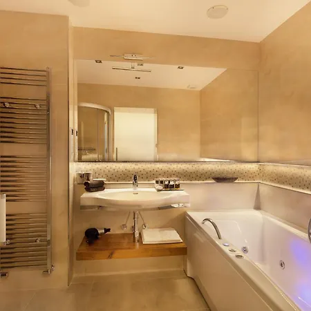 City Residence Apartment Hotel 4*