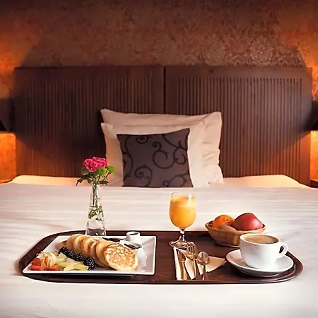 City Residence Apartment Hotel 4*