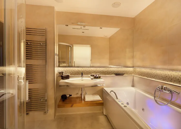 City Residence Apartment Hotel 4*